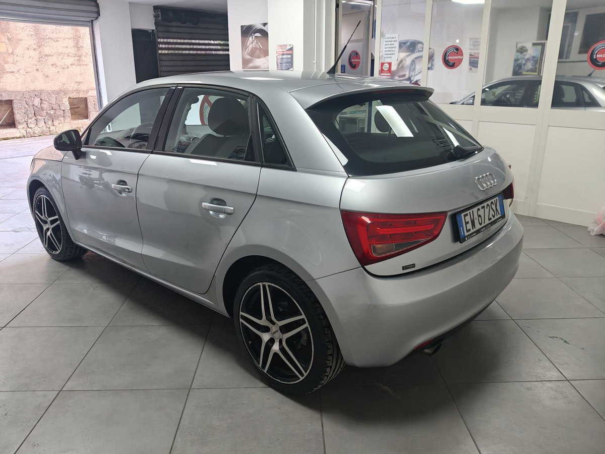 Audi A1 1.6 TDI S tronic Ambition (4)