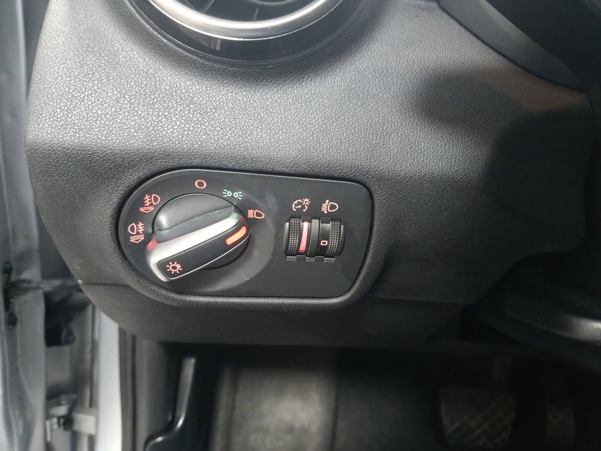 Audi A1 1.6 TDI S tronic Ambition (9)