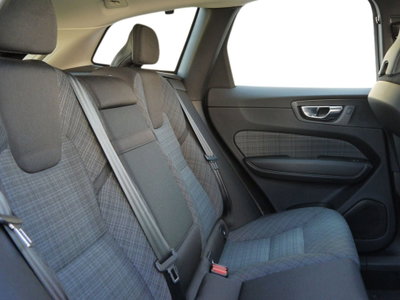Volvo XC60 B4 (d) AWD Geartronic Momentum Pro (11)