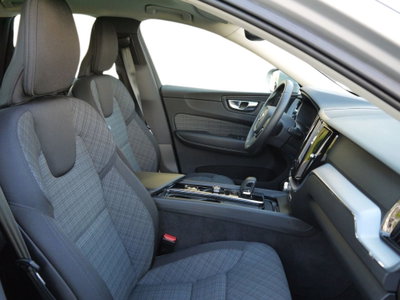 Volvo XC60 B4 (d) AWD Geartronic Momentum Pro (12)