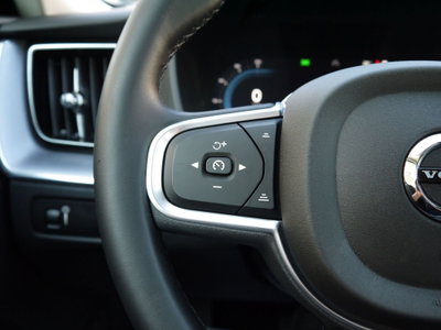 Volvo XC60 B4 (d) AWD Geartronic Momentum Pro (16)