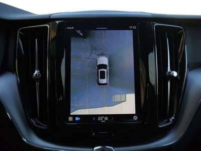 Volvo XC60 B4 (d) AWD Geartronic Momentum Pro (19)