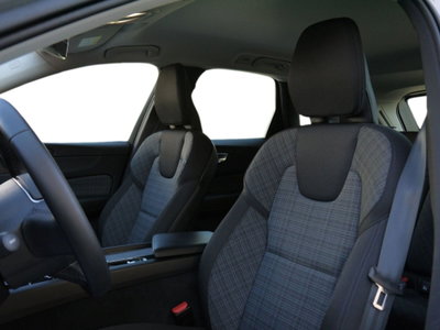 Volvo XC60 B4 (d) AWD Geartronic Momentum Pro (9)