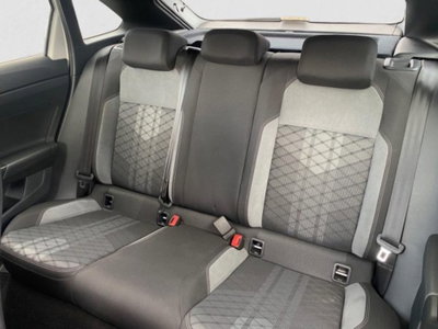 Volkswagen Taigo 1.0 TSI 110 CV DSG R-Line (14)