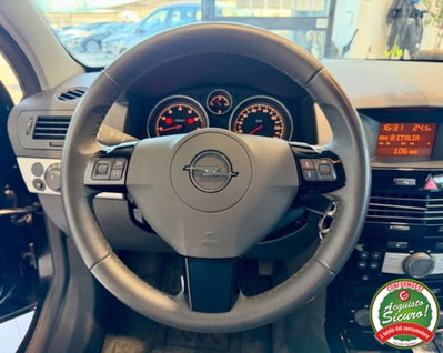 Opel Astra GTC 1.4 16V Twinport 3 porte Cosmo (14)