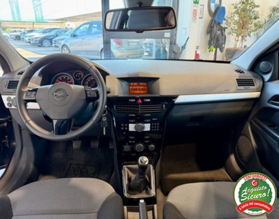 Opel Astra GTC 1.4 16V Twinport 3 porte Cosmo (8)