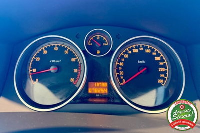 Opel Astra GTC 1.4 16V Twinport 3 porte Cosmo (9)