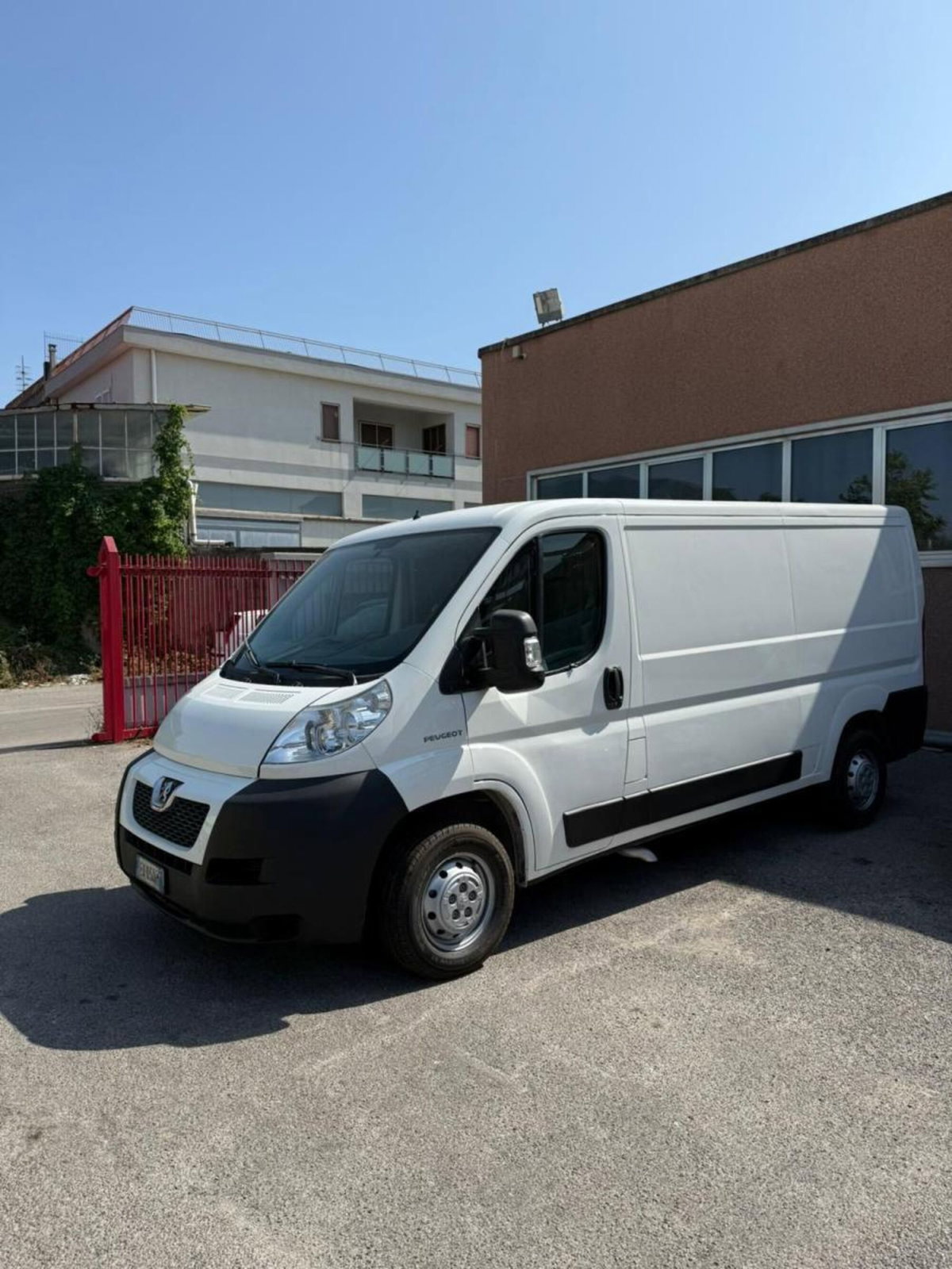 Peugeot Boxer Furgone 330 2.2 HDi/120CV PC-TN Combi Comfort (2)