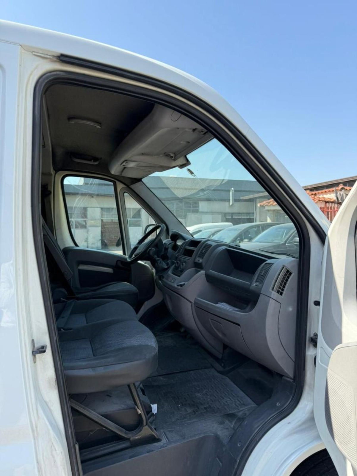 Peugeot Boxer Furgone 330 2.2 HDi/120CV PC-TN Combi Comfort (9)