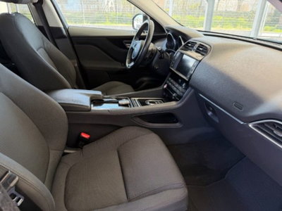 Jaguar F-Pace 2.0 D 180 CV AWD Pure (10)