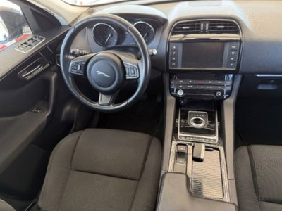 Jaguar F-Pace 2.0 D 180 CV AWD Pure (12)