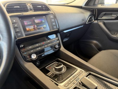 Jaguar F-Pace 2.0 D 180 CV AWD Pure (13)