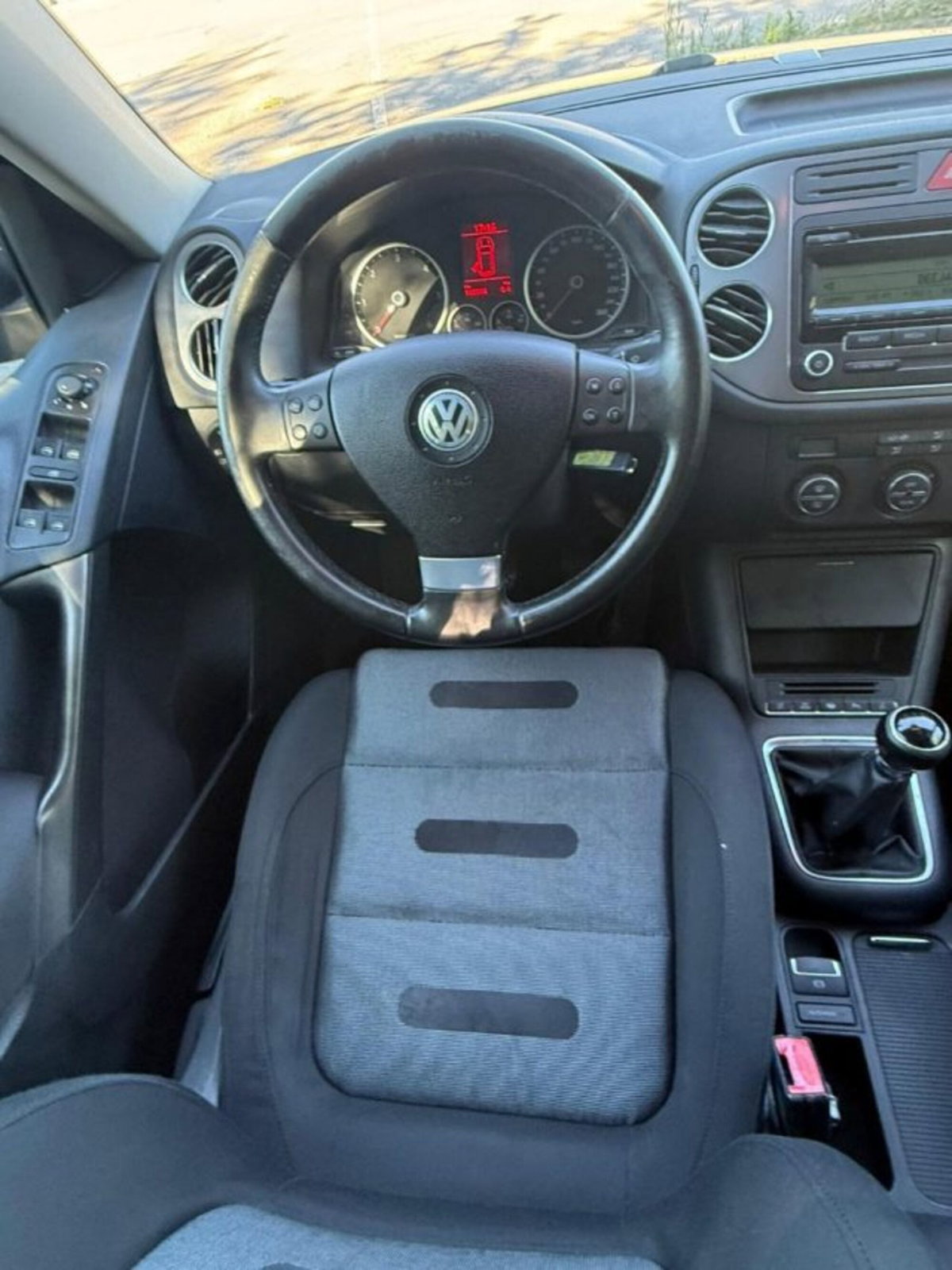 Volkswagen Tiguan 2.0 16V TDI DPF tiptronic Sport & Style (18°) (18)