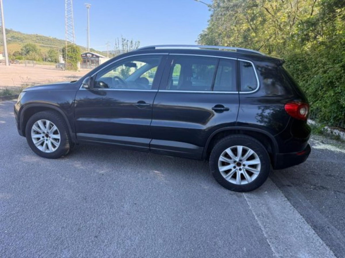 Volkswagen Tiguan 2.0 16V TDI DPF tiptronic Sport & Style (18°) (2)