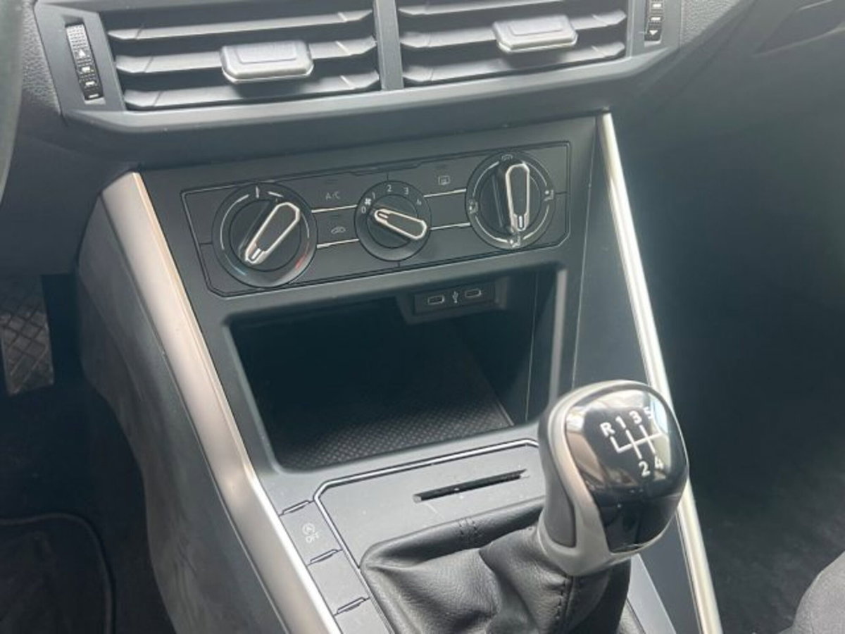 Volkswagen Polo 1.0 tsi Life 95cv (17)