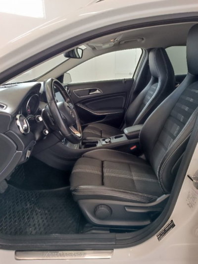 Mercedes-Benz GLA SUV 180 d Automatic Premium (11)