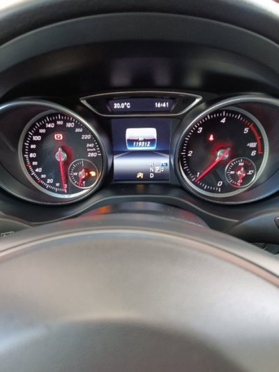 Mercedes-Benz GLA SUV 180 d Automatic Premium (20)