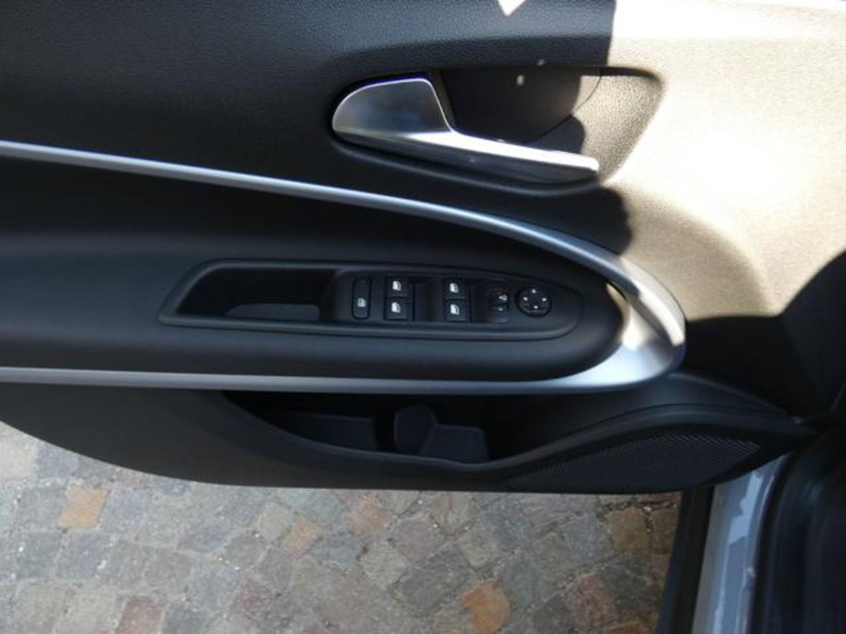 Jeep Avenger 1.2 turbo e-hybrid mhev The North Face 4xe 145cv edct6 (10)