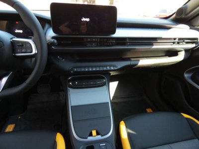 Jeep Avenger 1.2 turbo e-hybrid mhev The North Face 4xe 145cv edct6 (12)