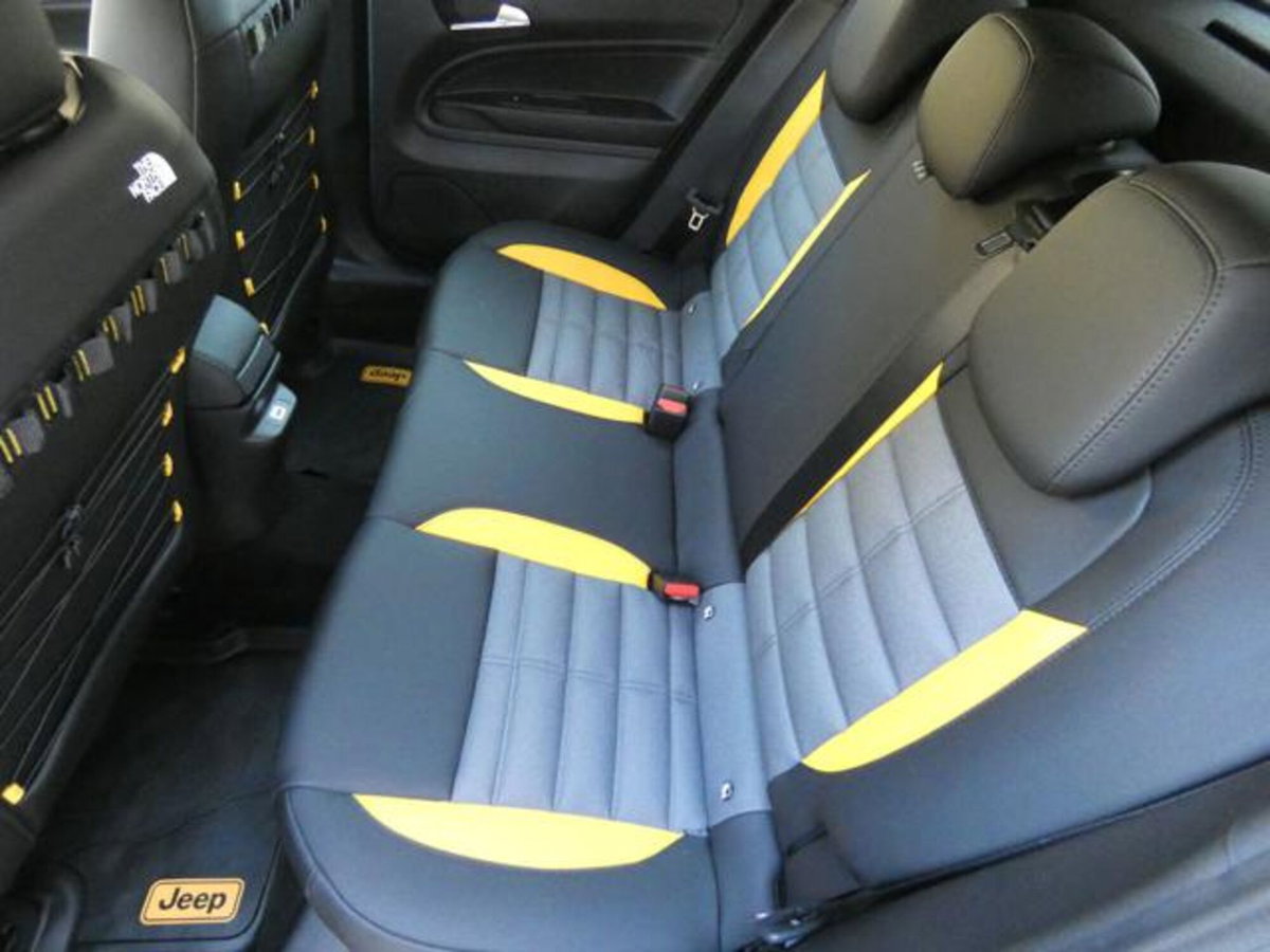 Jeep Avenger 1.2 turbo e-hybrid mhev The North Face 4xe 145cv edct6 (14)