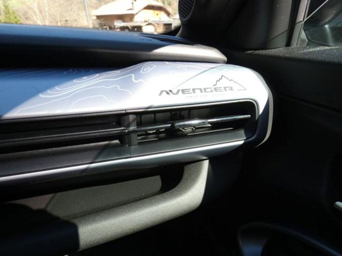 Jeep Avenger 1.2 turbo e-hybrid mhev The North Face 4xe 145cv edct6 (19)