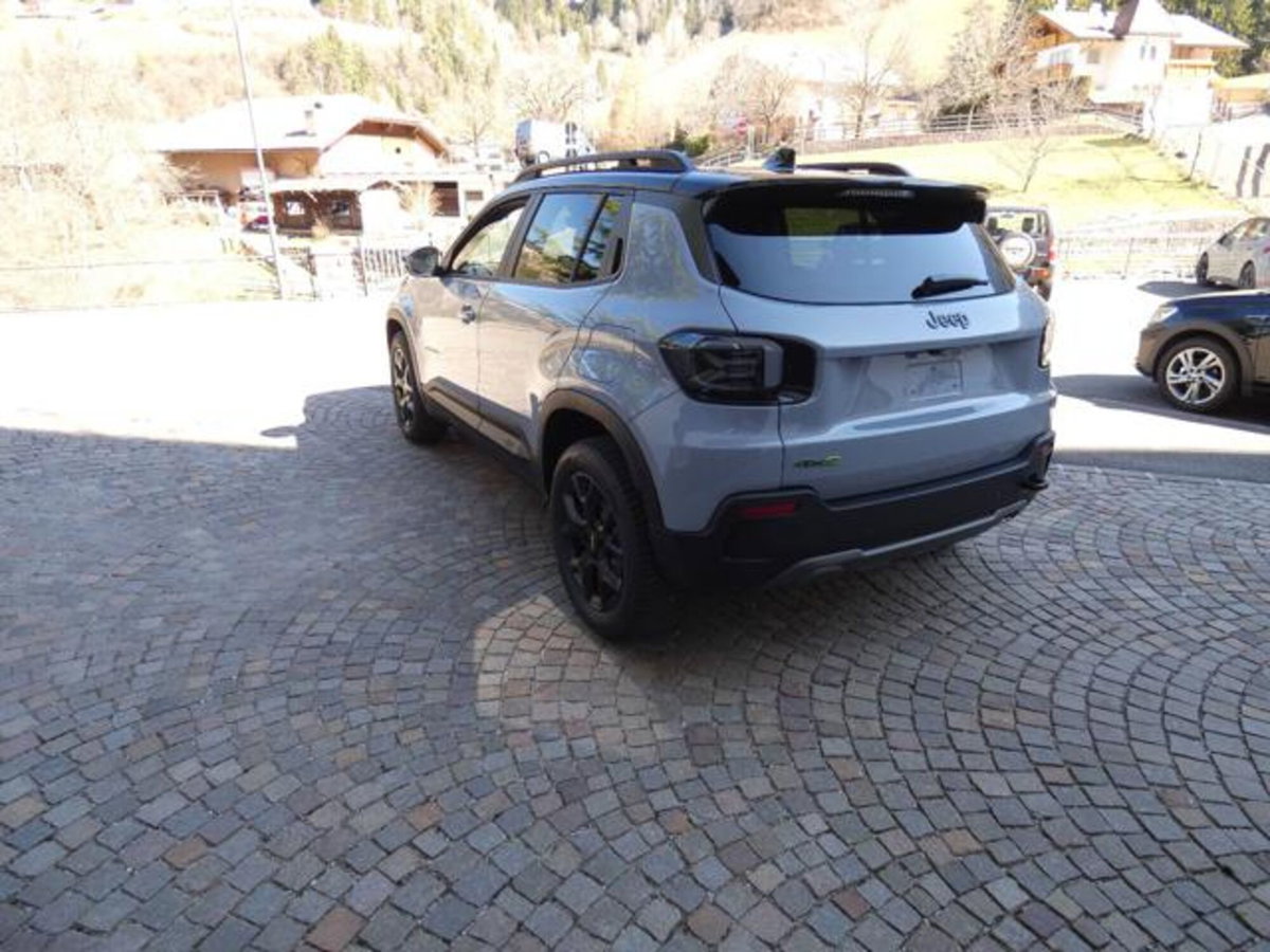 Jeep Avenger 1.2 turbo e-hybrid mhev The North Face 4xe 145cv edct6 (4)