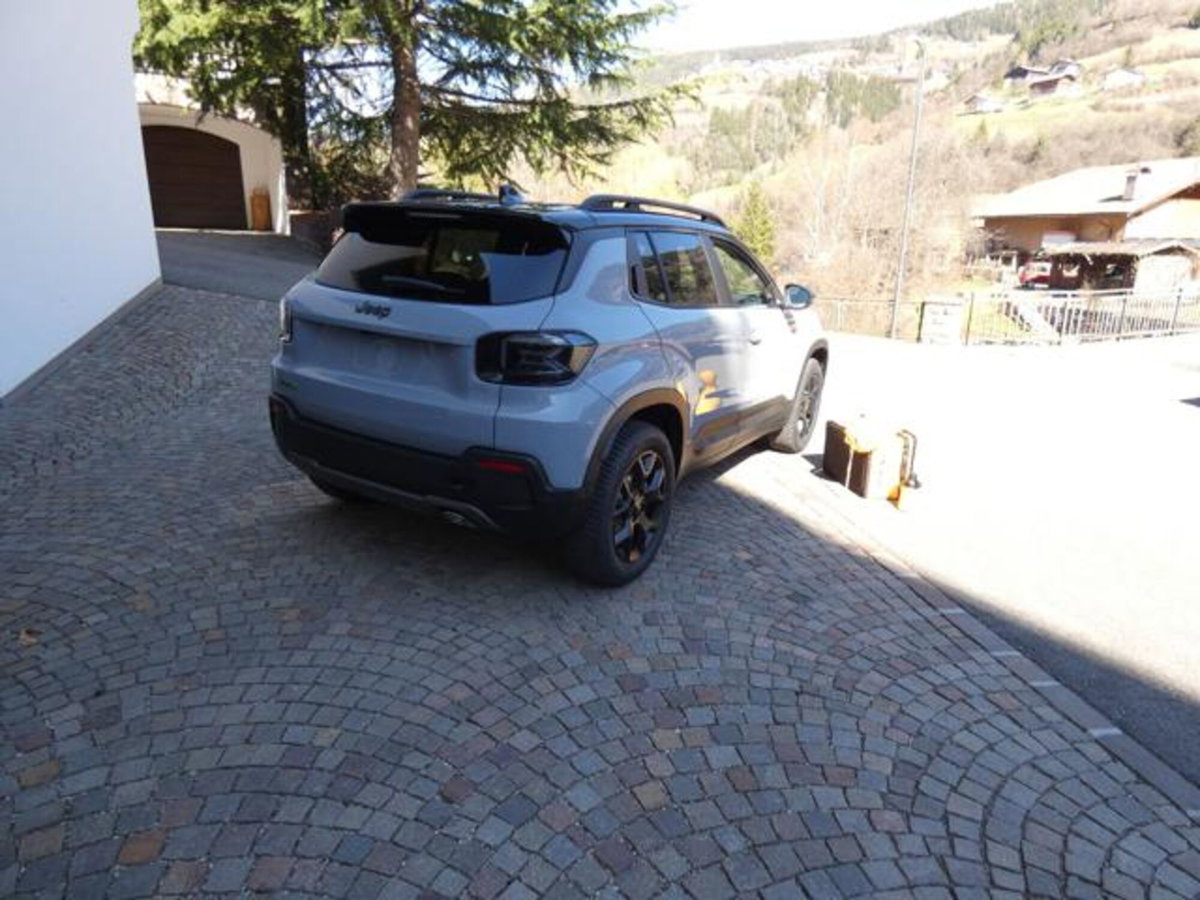 Jeep Avenger 1.2 turbo e-hybrid mhev The North Face 4xe 145cv edct6 (5)