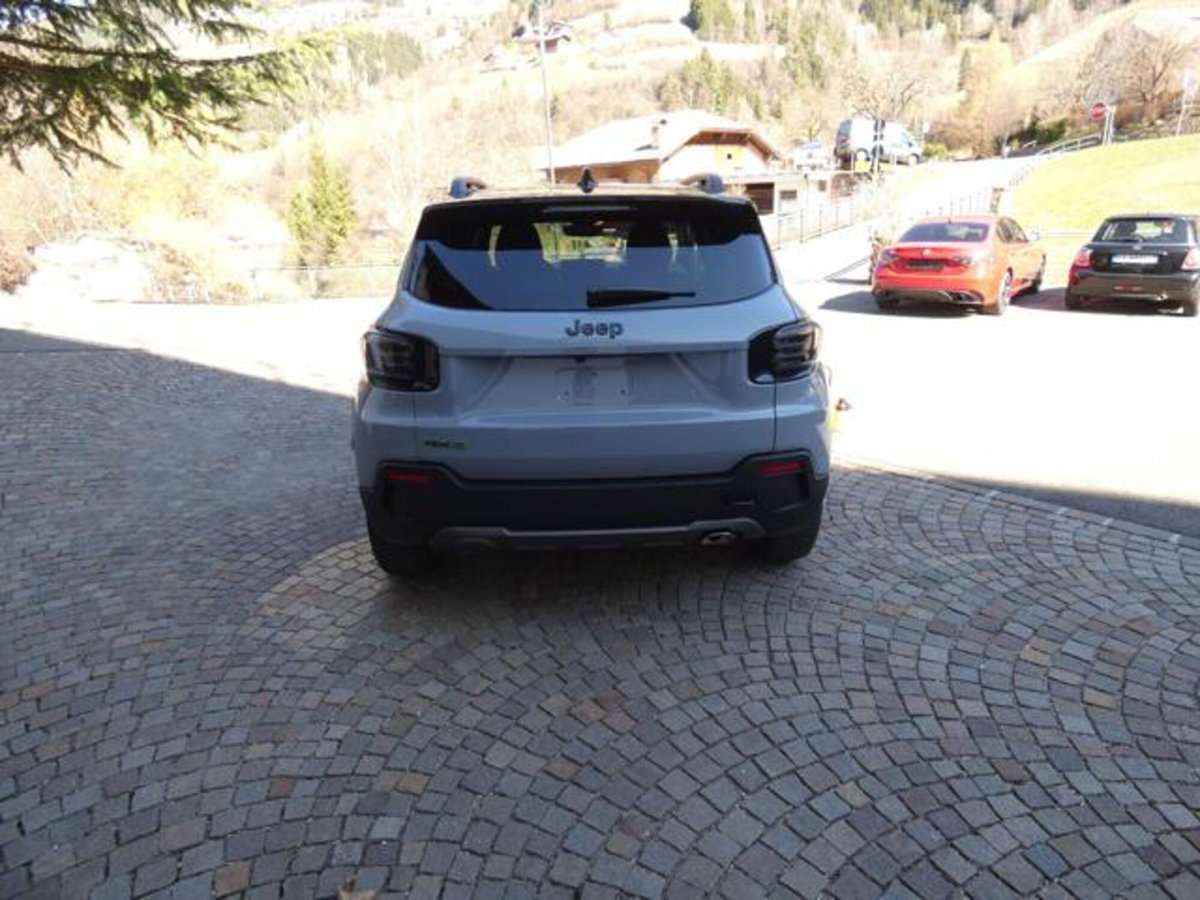 Jeep Avenger 1.2 turbo e-hybrid mhev The North Face 4xe 145cv edct6 (6)