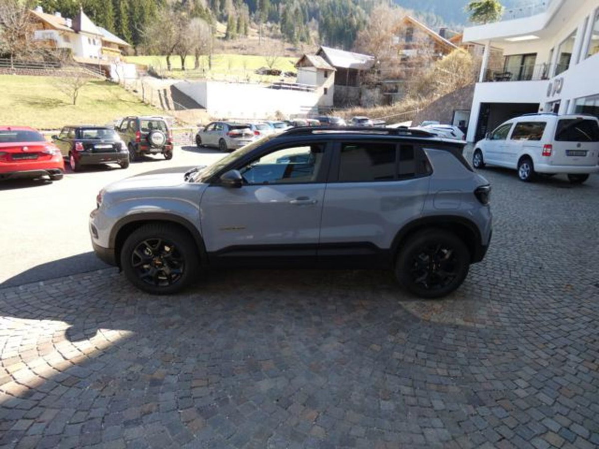 Jeep Avenger 1.2 turbo e-hybrid mhev The North Face 4xe 145cv edct6 (7)