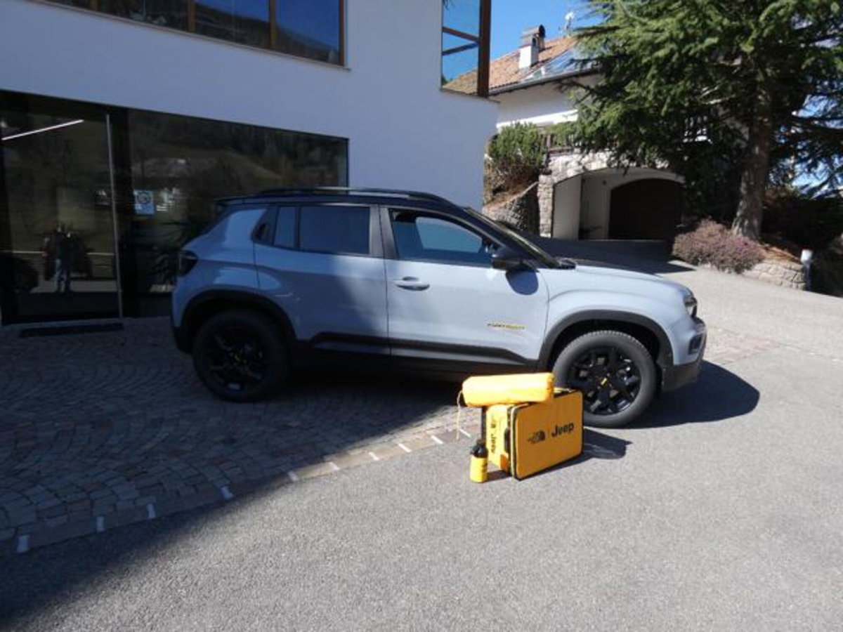 Jeep Avenger 1.2 turbo e-hybrid mhev The North Face 4xe 145cv edct6 (8)