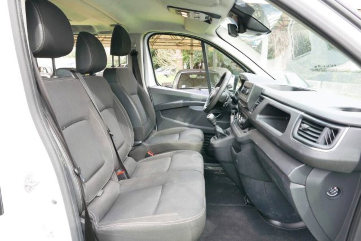 Nissan Primastar 2.0 dCi 110CV PC-TN Bus (10)