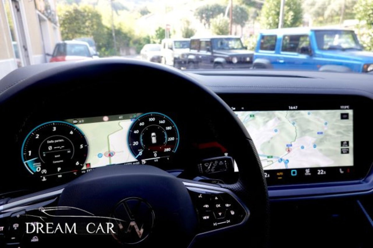 Volkswagen Touareg 3.0 V6 tdi scr R-Line Final Edition 231cv auto (20)