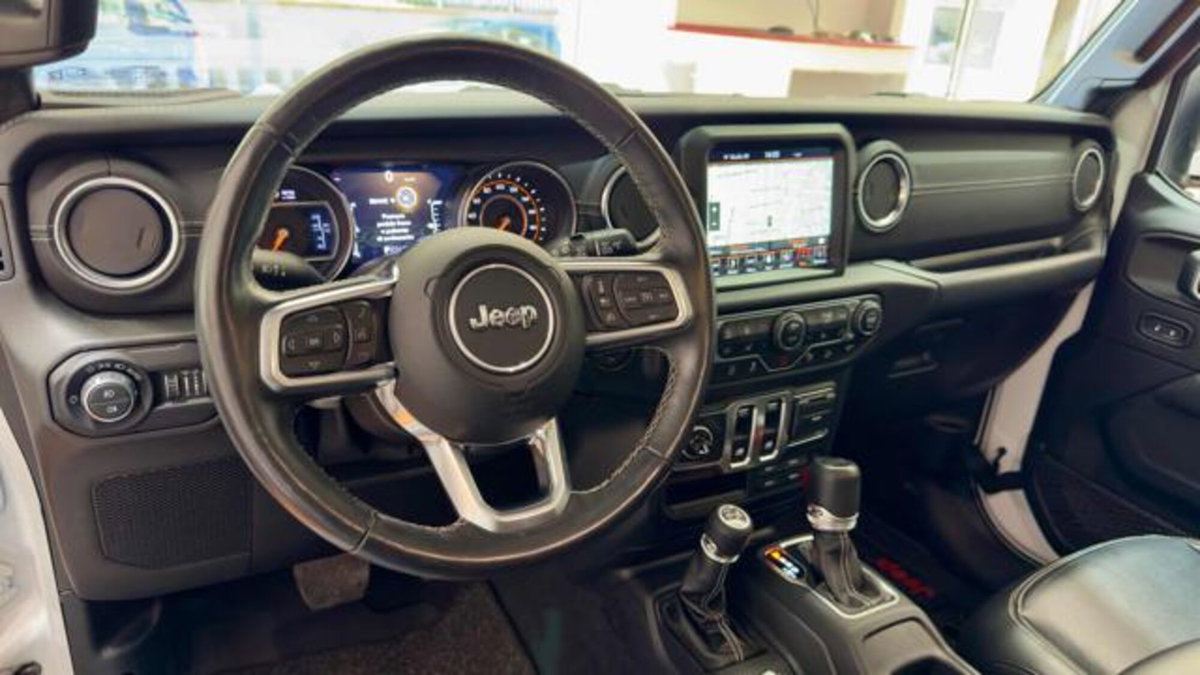 Jeep Wrangler 2.2 Mjt II Sahara (12)
