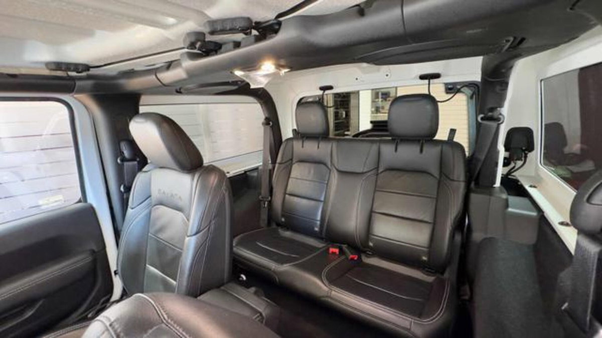 Jeep Wrangler 2.2 Mjt II Sahara (9)