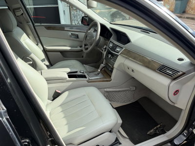Mercedes-Benz Classe E 220 CDI BlueEFFICIENCY Avantgarde AMG (5)