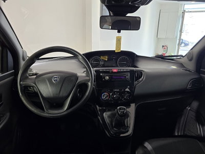 Lancia Ypsilon 0.9 TwinAir 85 CV 5 porte Metano Ecochic Silver (6)