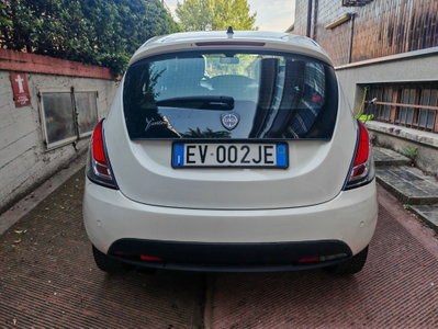 Lancia Ypsilon 0.9 TwinAir 85 CV 5 porte S&S DFN Gold (4)
