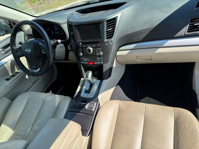 Subaru Outback 2.0D CVT Exclusive (11)