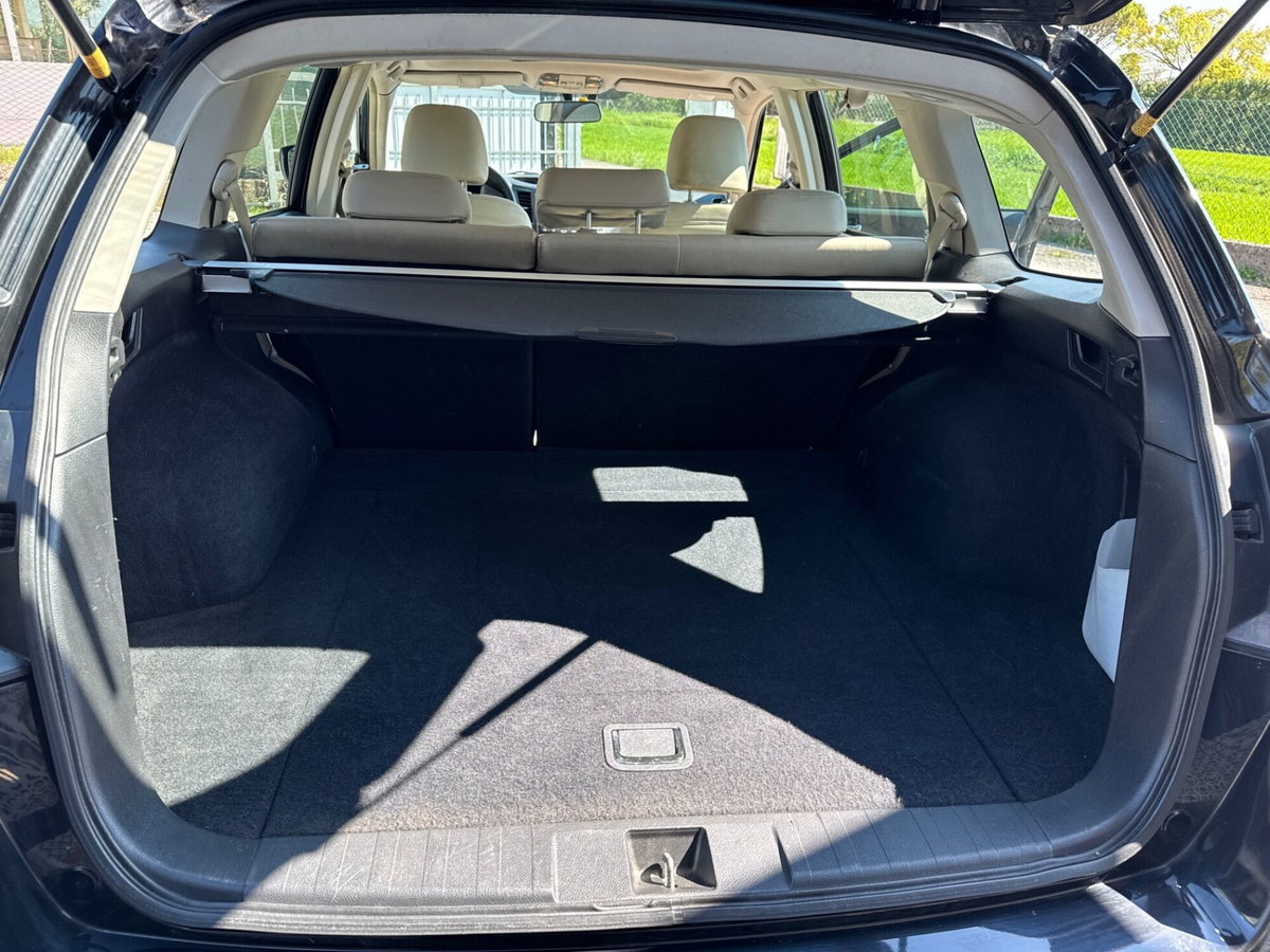 Subaru Outback 2.0D CVT Exclusive (13)
