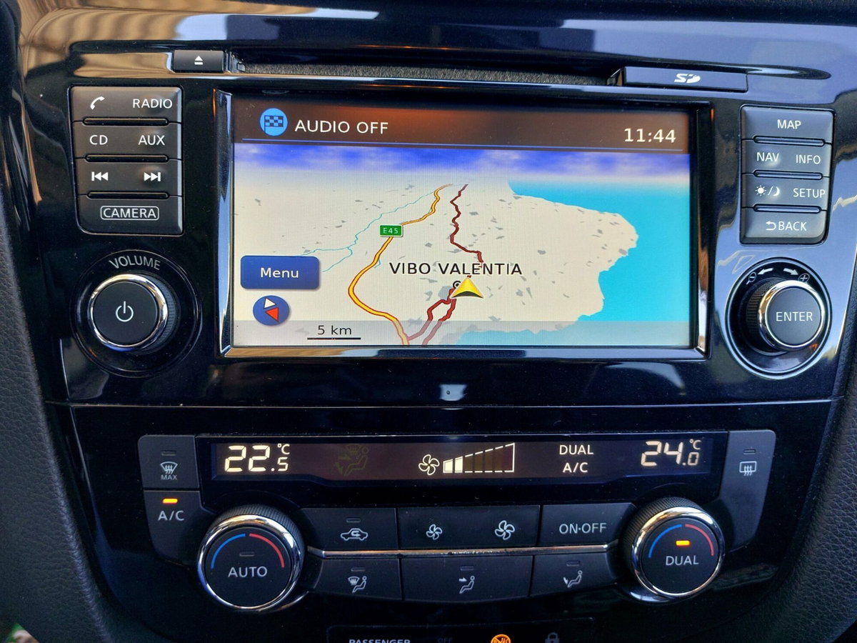 Nissan Qashqai 1.5 dCi N-Connecta (10)
