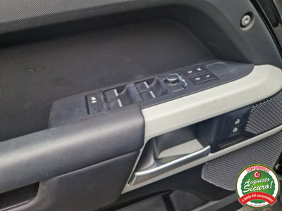 Land Rover Defender 110 3.0D I6 300 CV AWD Auto X-Dynamic HSE (13)