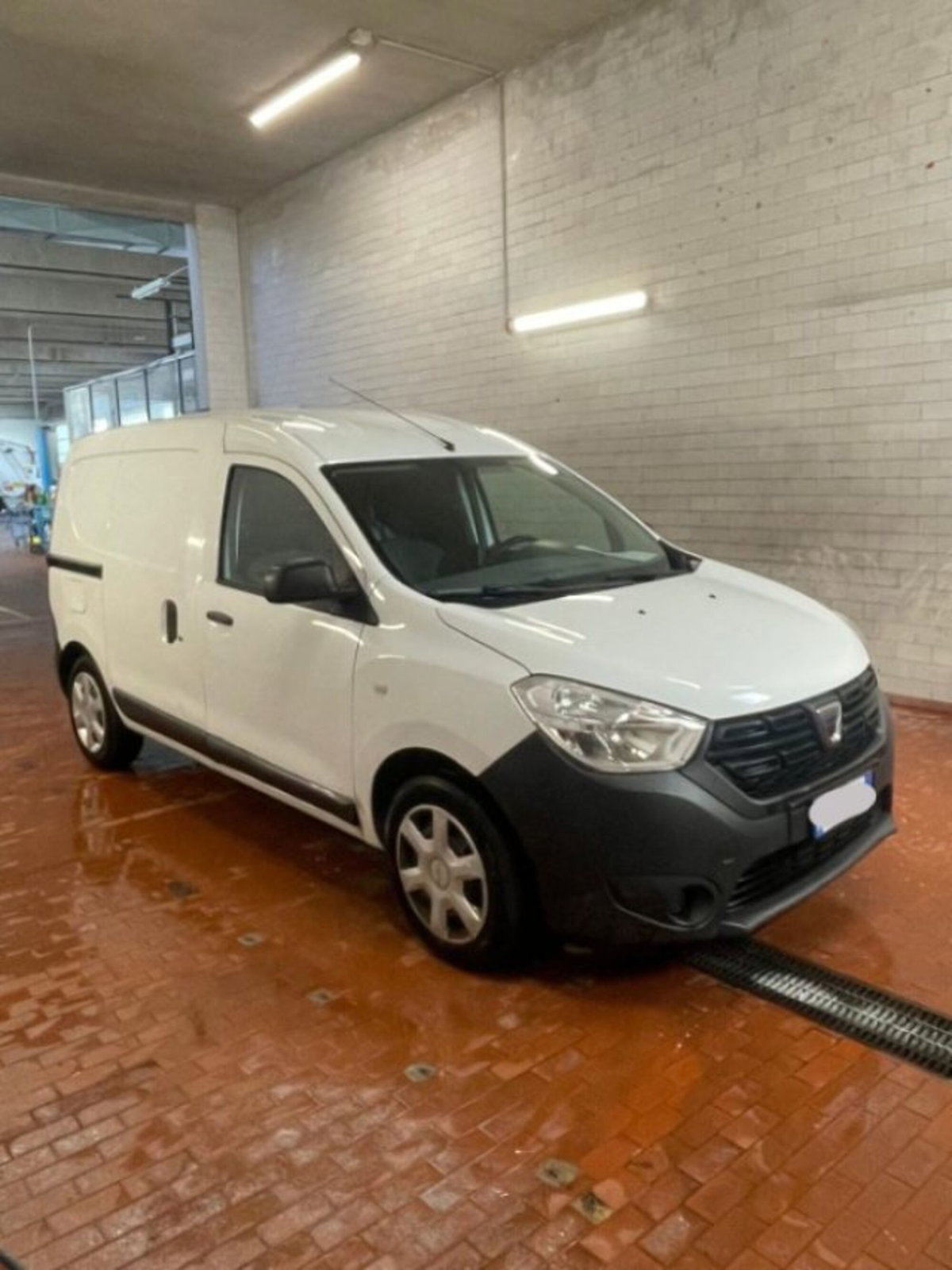 Dacia Dokker 1.6 8V 100CV Start&Stop GPL Ambiance (9)