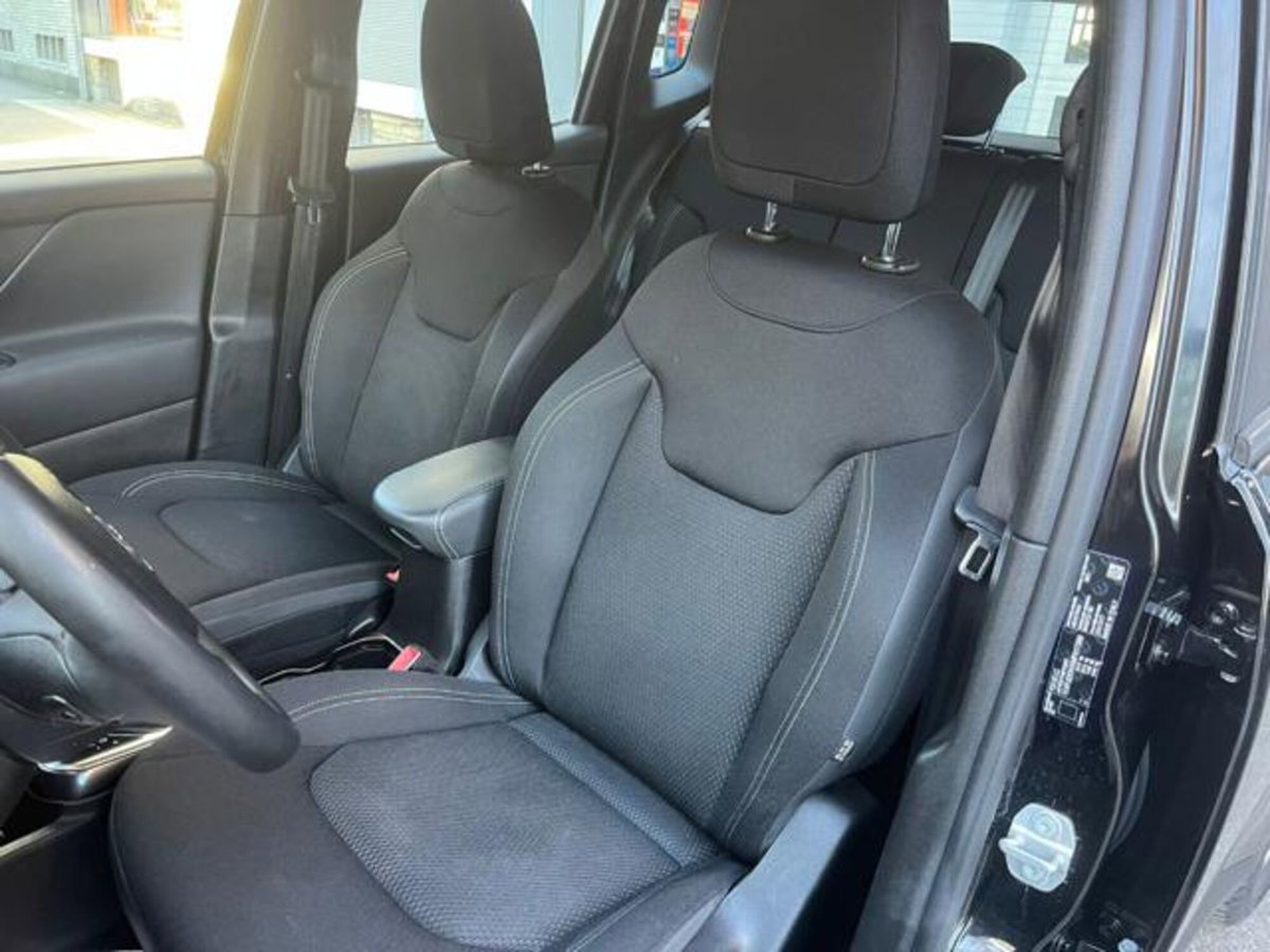 Jeep Renegade 1.3 T4 190CV PHEV 4xe AT6 Limited (14)