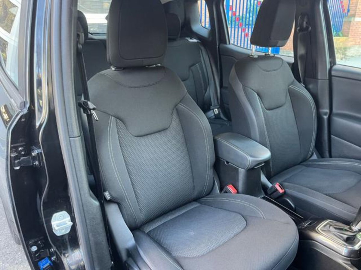 Jeep Renegade 1.3 T4 190CV PHEV 4xe AT6 Limited (15)