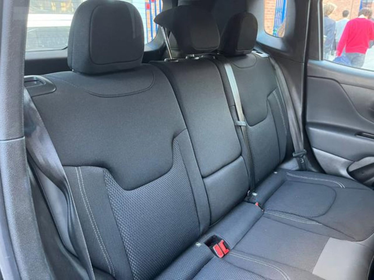 Jeep Renegade 1.3 T4 190CV PHEV 4xe AT6 Limited (17)