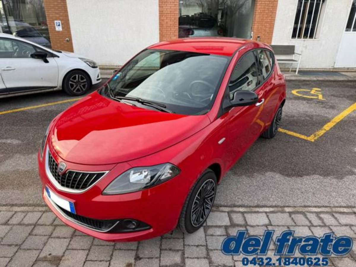 Lancia Ypsilon 1.0 FireFly 5 porte S&S Hybrid Gold Plus (2)