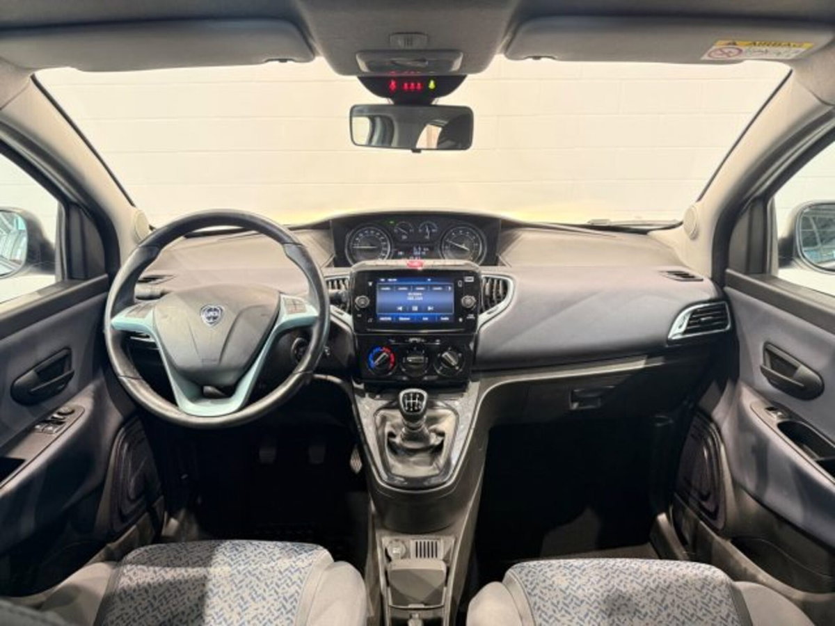 Lancia Ypsilon 1.0 FireFly 5 porte S&S Hybrid Ecochic Gold (10)