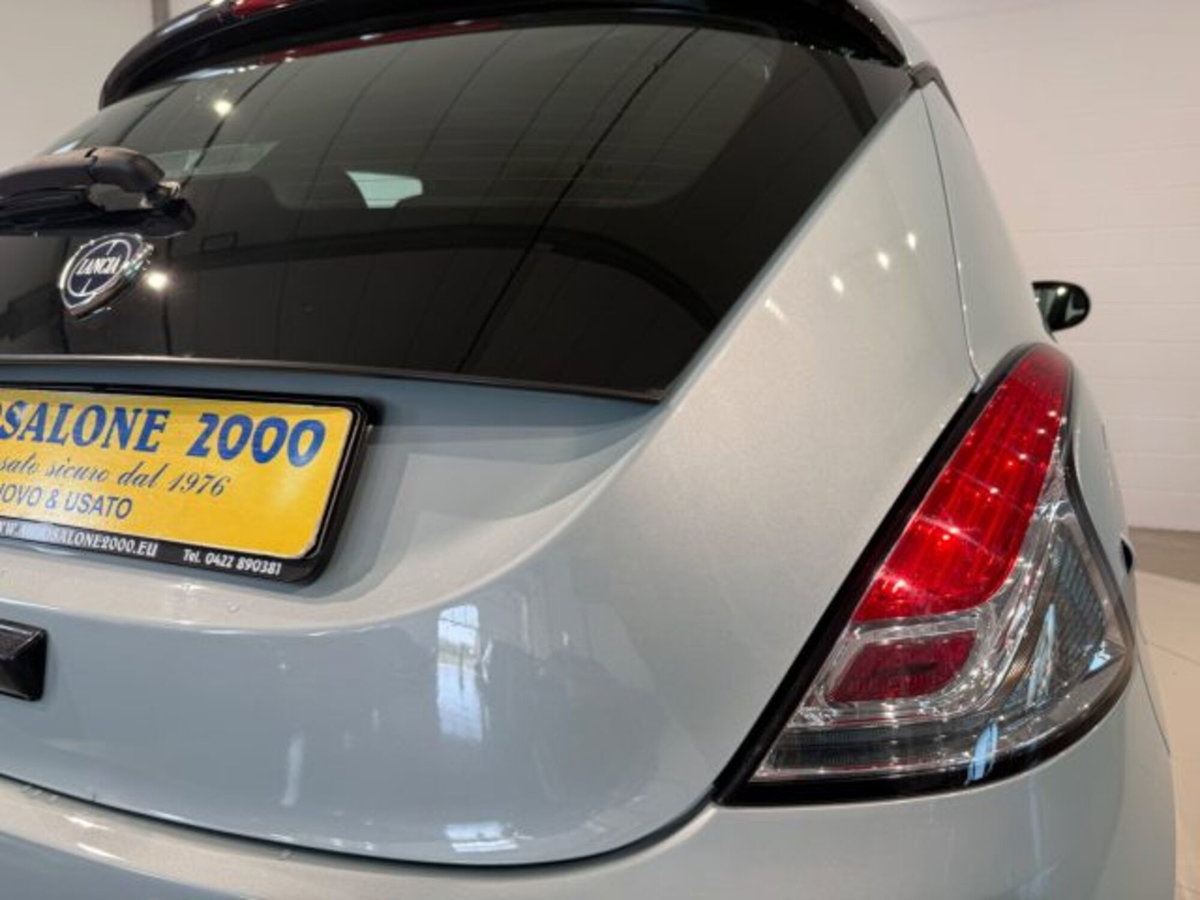 Lancia Ypsilon 1.0 FireFly 5 porte S&S Hybrid Ecochic Gold (17)