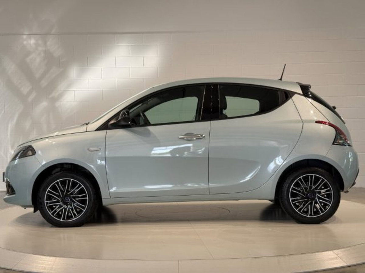 Lancia Ypsilon 1.0 FireFly 5 porte S&S Hybrid Ecochic Gold (2)