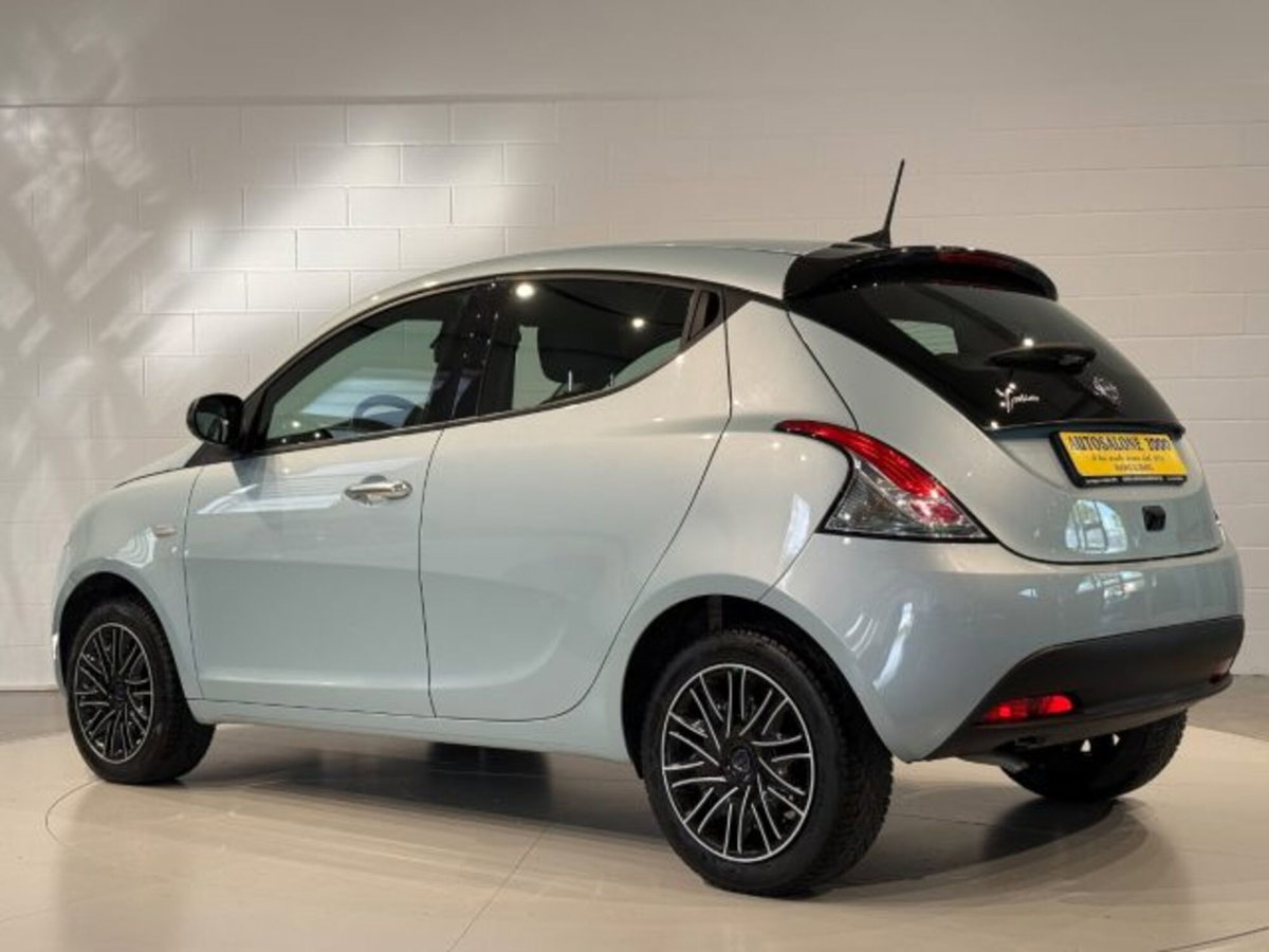 Lancia Ypsilon 1.0 FireFly 5 porte S&S Hybrid Ecochic Gold (3)
